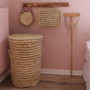 panier à linge pour une chambre fille