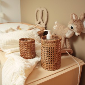Lot de deux pots cannage