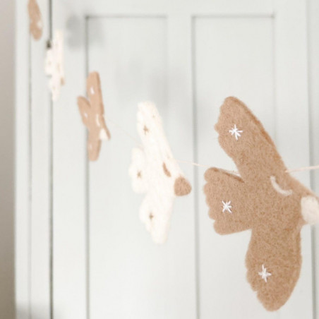 Guirlande oiseaux en laine feutrée chambre bébé