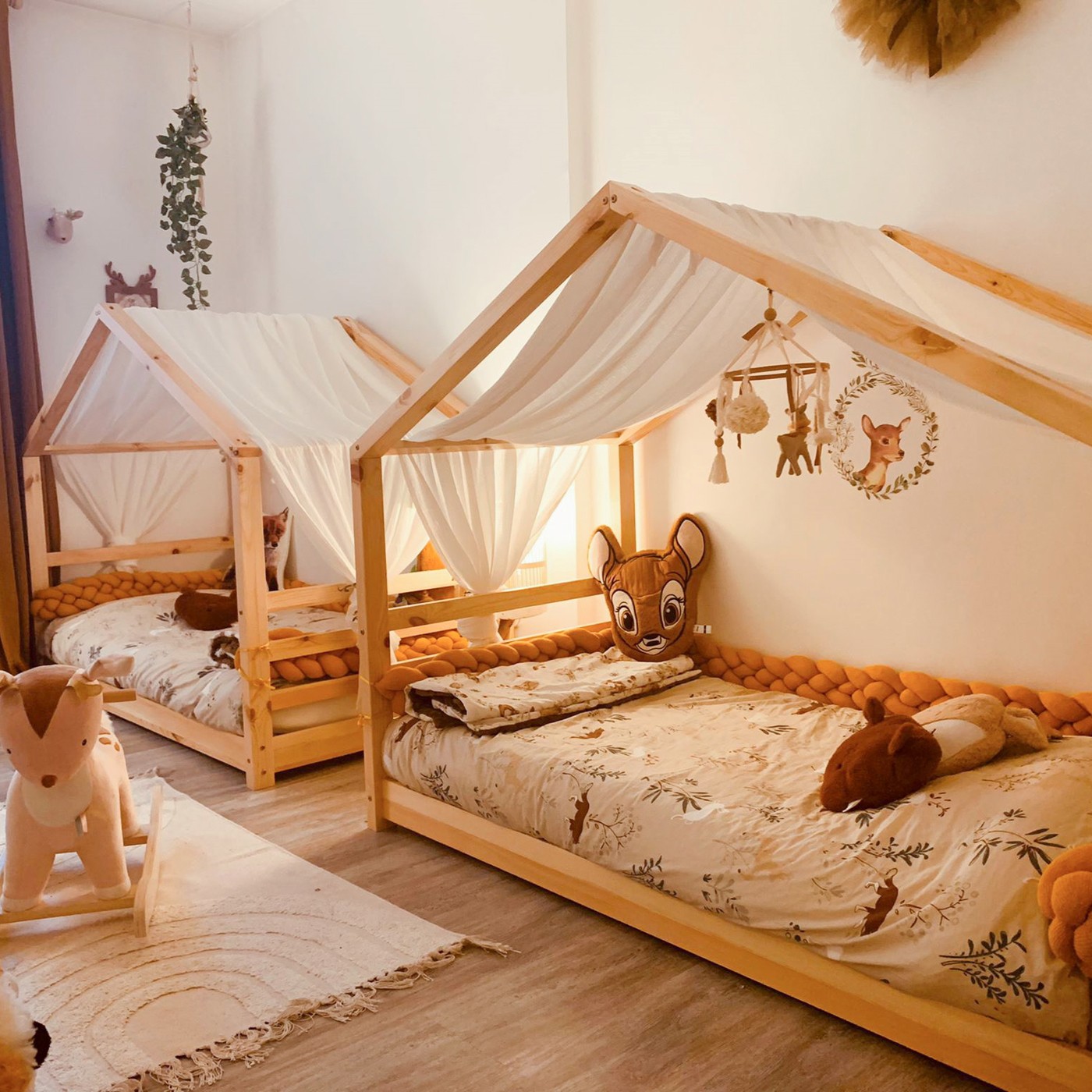Comment décorer un lit cabane: 5 idées à peu de frais 